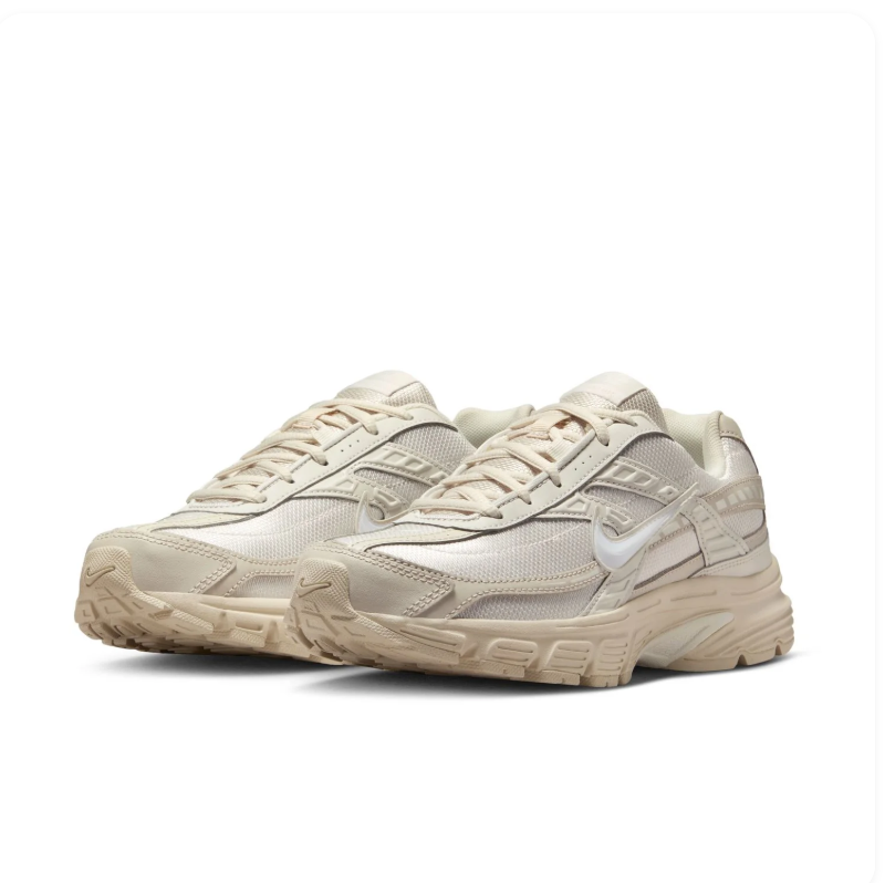 Nike Low-Top Sneakers - Cream & Beige