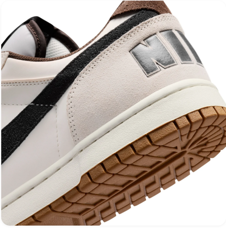 Nike Low-Top Sneakers - Off-White, Black & Gum Brown