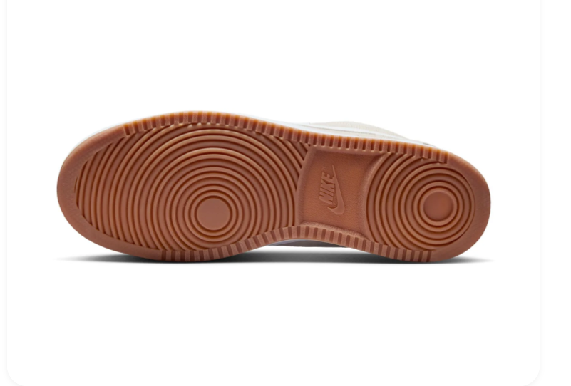 Nike Low-Top Sneakers - Light Beige, White & Gum Brown