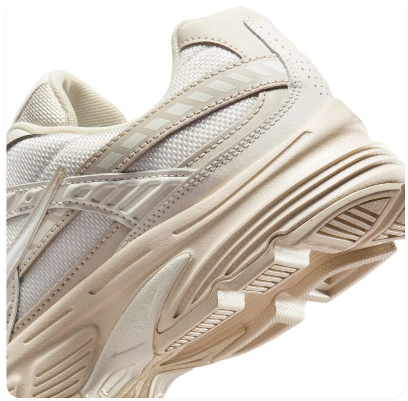 Nike Low-Top Sneakers - Cream & Beige