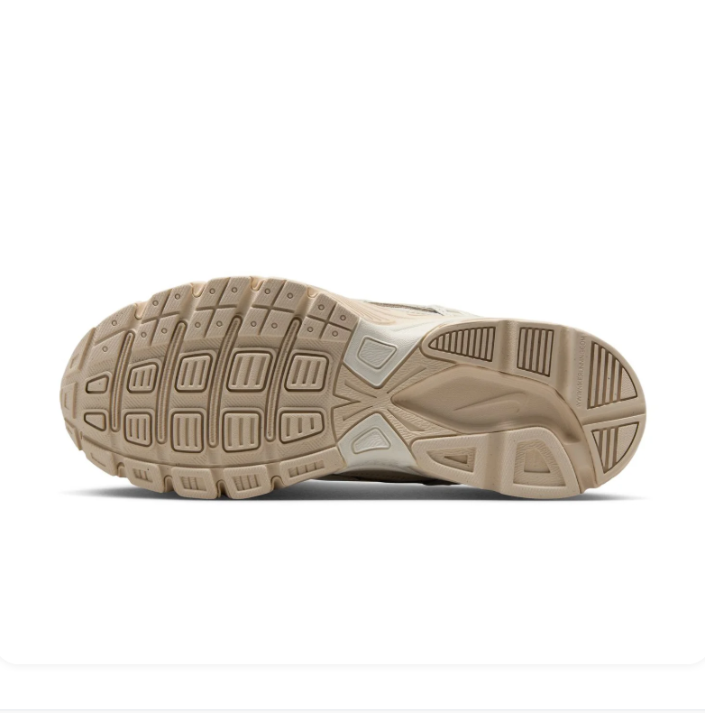 Nike Low-Top Sneakers - Cream & Beige