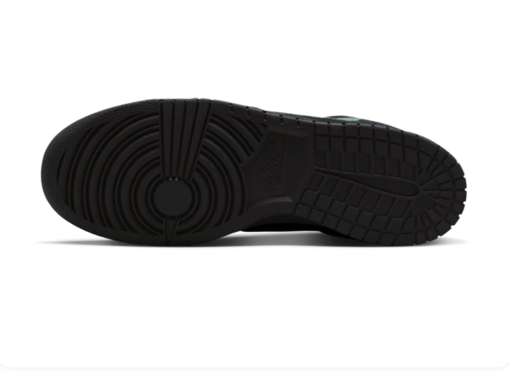 Nike Low-Top Sneakers - Black & Forest Green