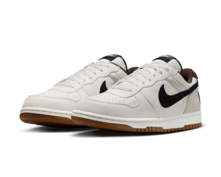 Nike Low-Top Sneakers - Off-White, Black & Gum Brown
