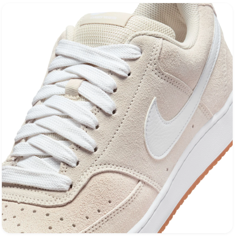 Nike Low-Top Sneakers - Light Beige, White & Gum Brown