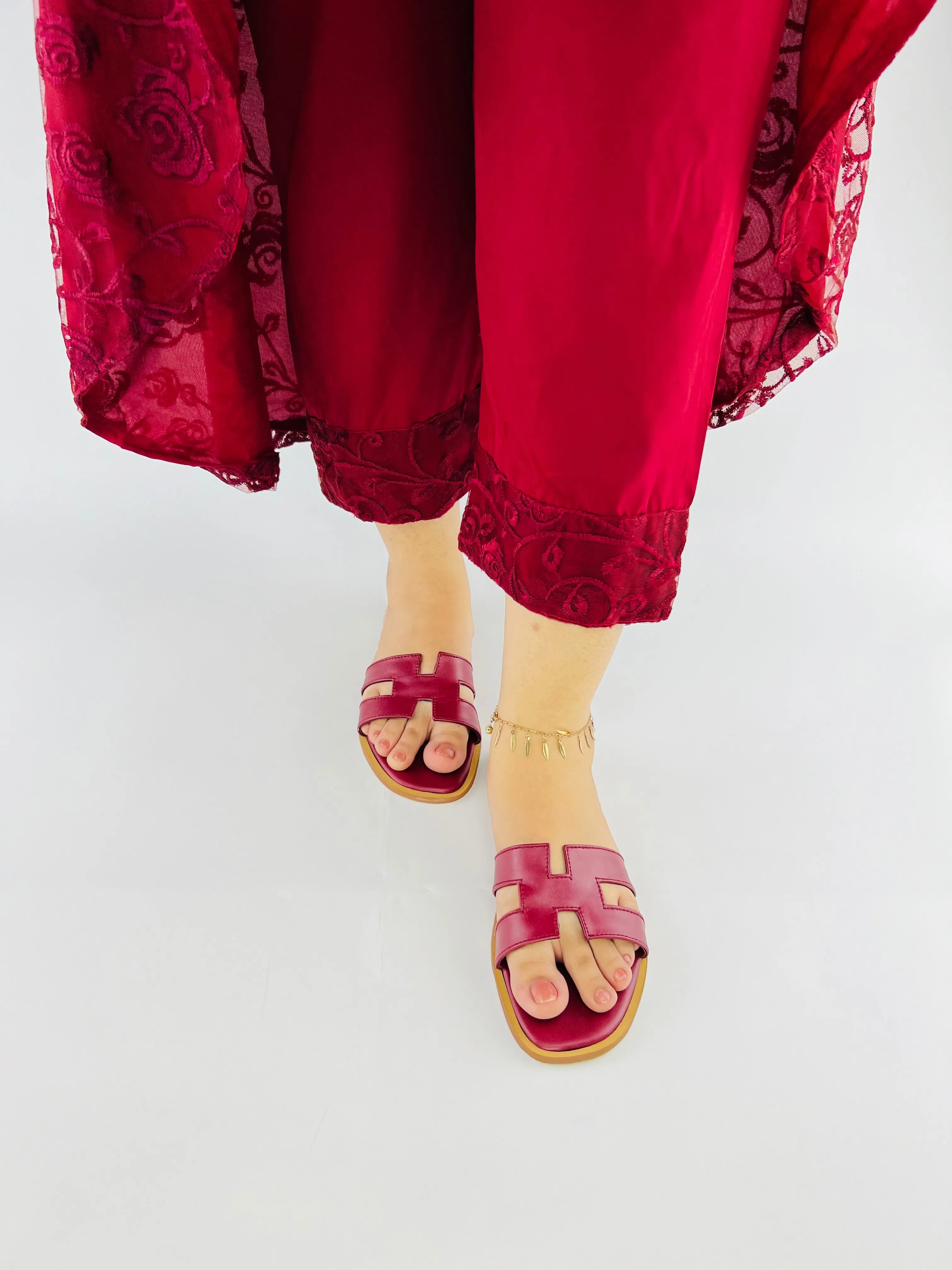 Hania Iconic H Style Oran Flat Slides in Maroon